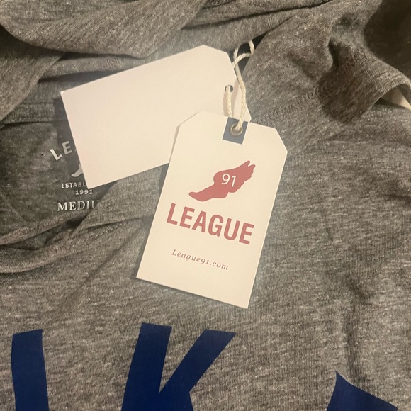 Adult medium Duke Long sleeved t shirt hoodie NWT - Picture 2 of 3